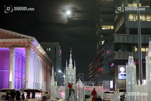 ФОТО: Төв талбайд 